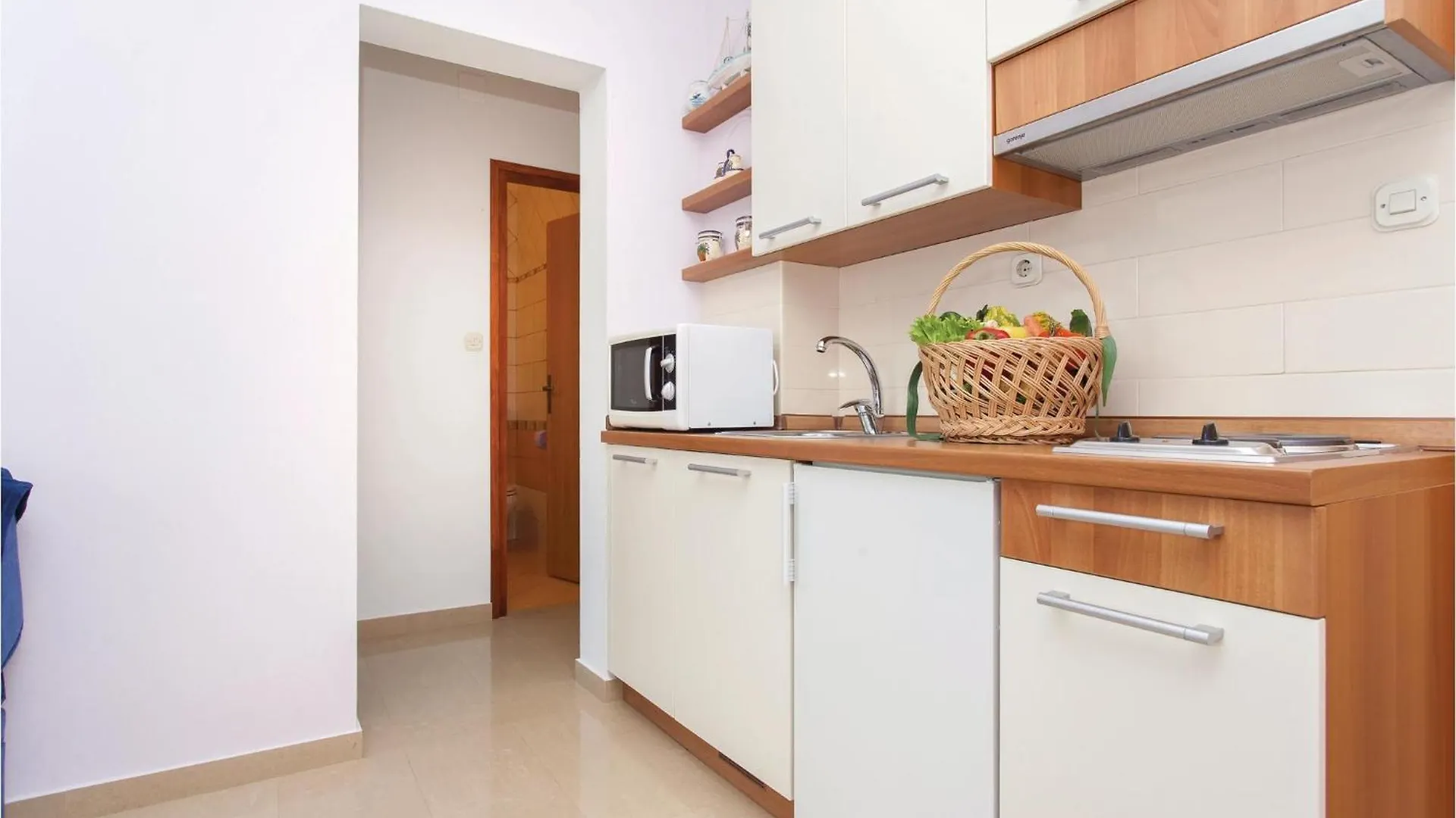 Beautiful Apartment In Kornic With Kitchen 0*,  Croácia
