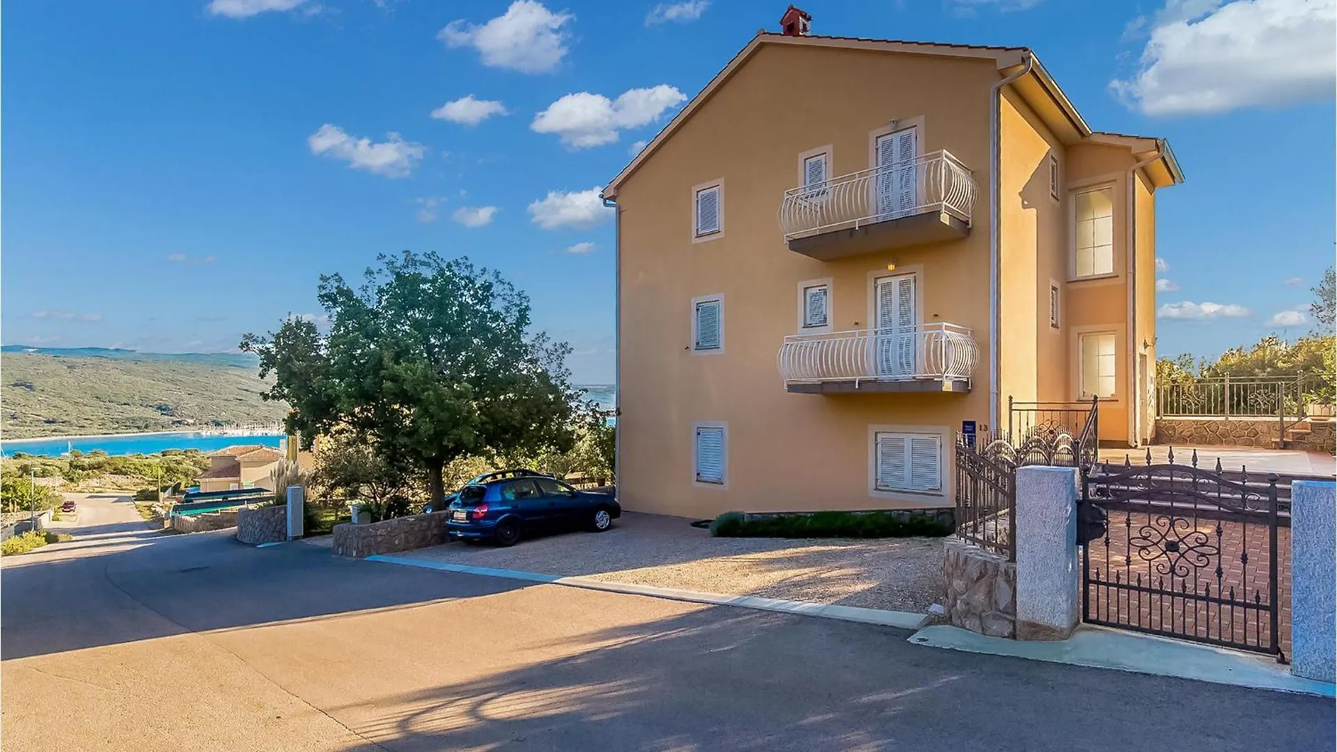 Beautiful Apartment In Kornic With Kitchen