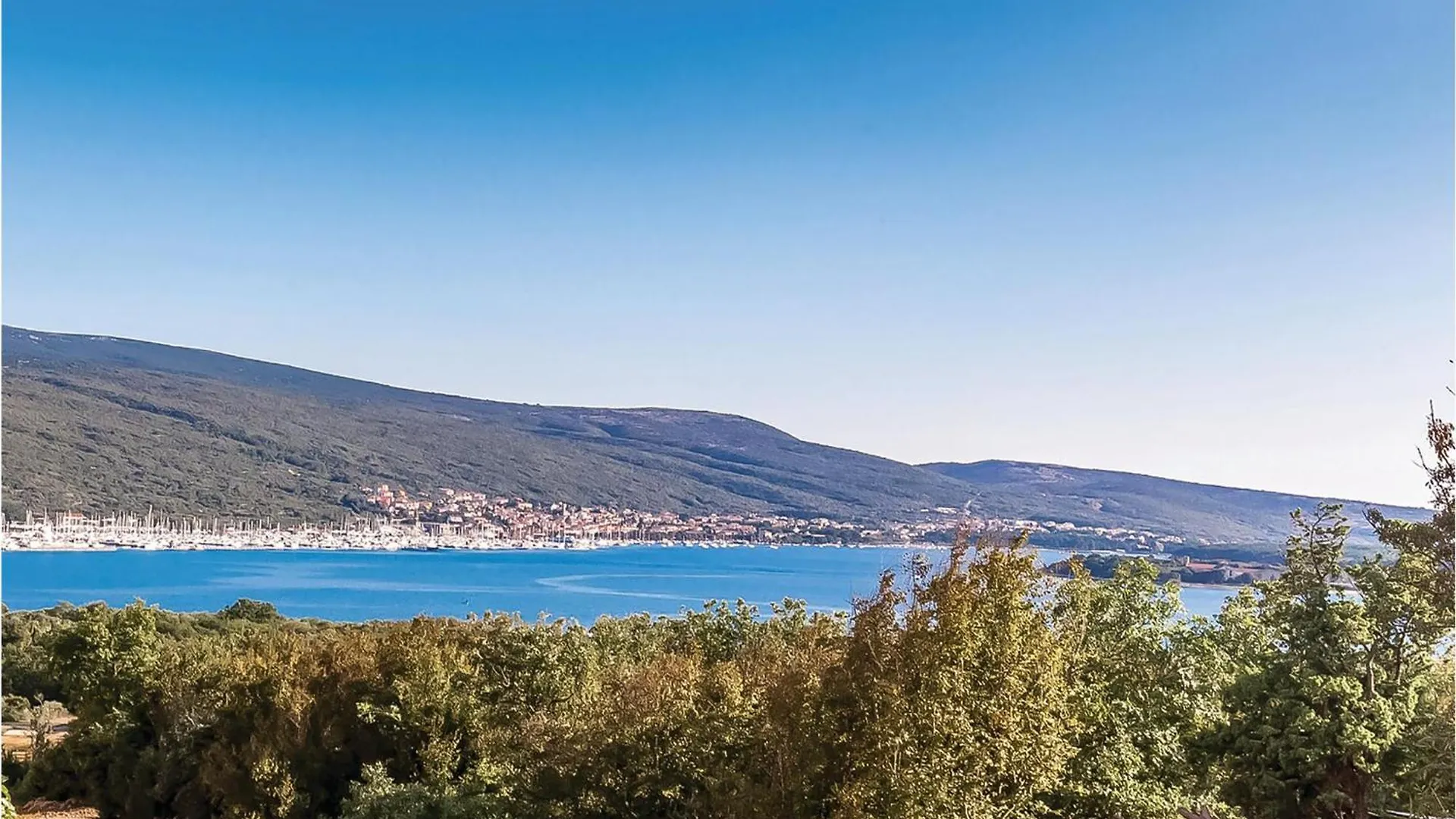 Beautiful Apartment In Kornic With Kitchen